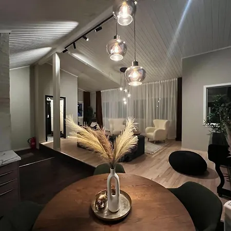 Apartamento Charming Loft Retreat On Tromso's Historic Main Street: 3-minute Stroll To Square