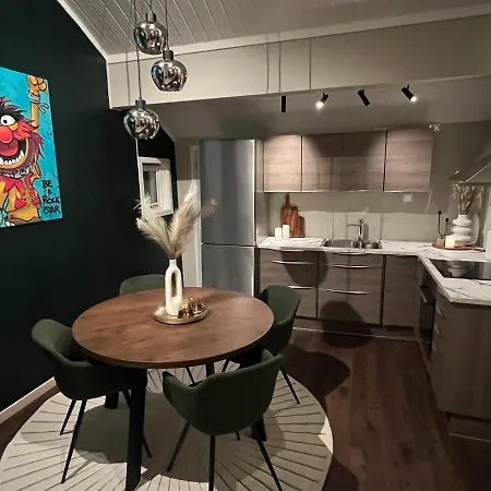 Charming Loft Retreat On Tromso's Historic Main Street: 3-minute Stroll To Square アパート トロムソ