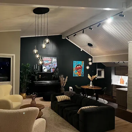 Charming Loft Retreat On Tromso's Historic Main Street: 3-minute Stroll To Square Appartement *