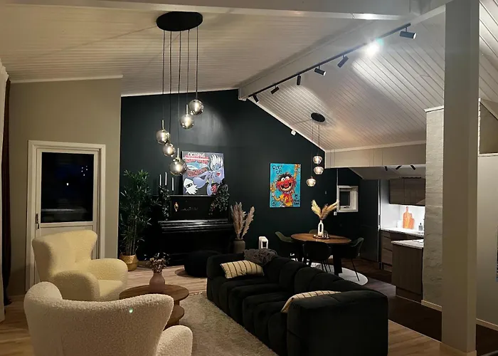Charming Loft Retreat On Tromso's Historic Main Street: 3-minute Stroll To Square Appartement *